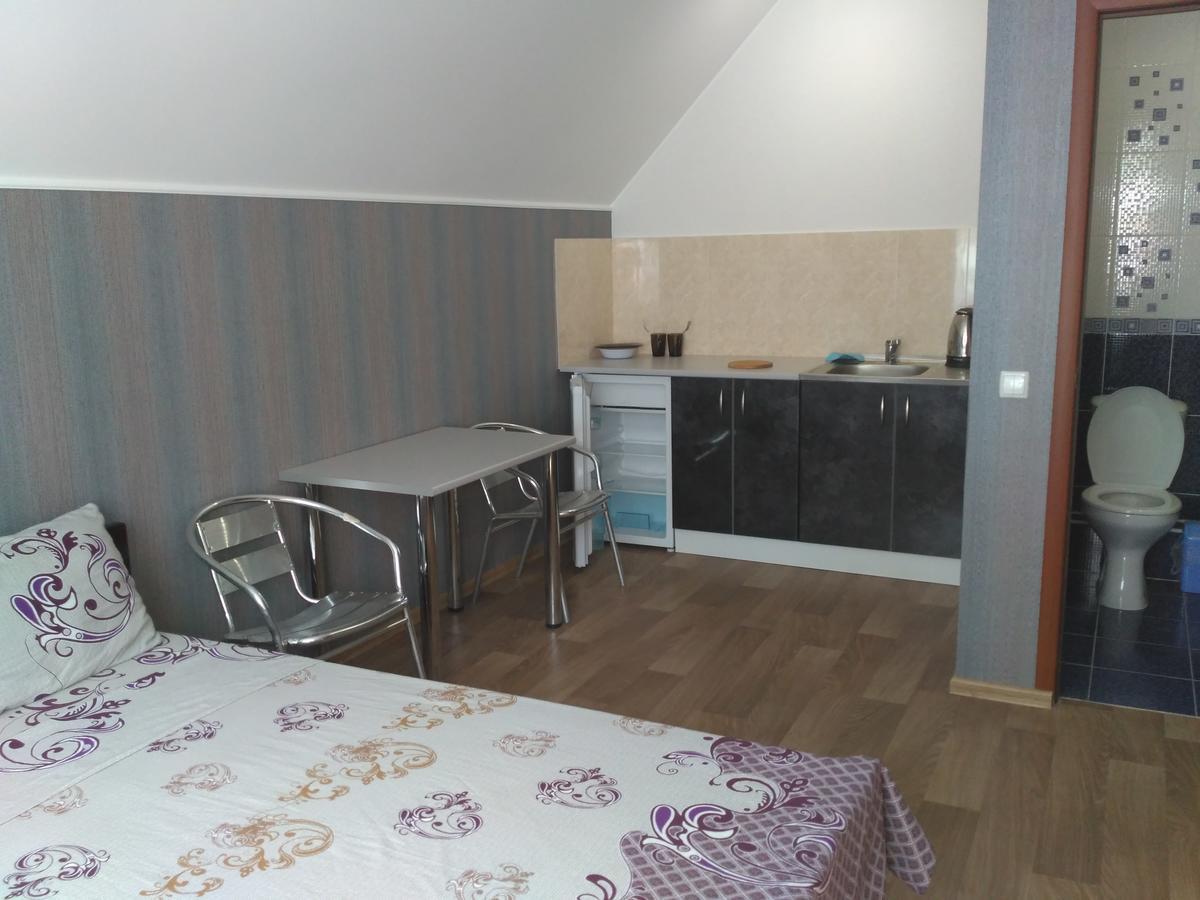 Guest House Relax Кропивницкий Екстериор снимка